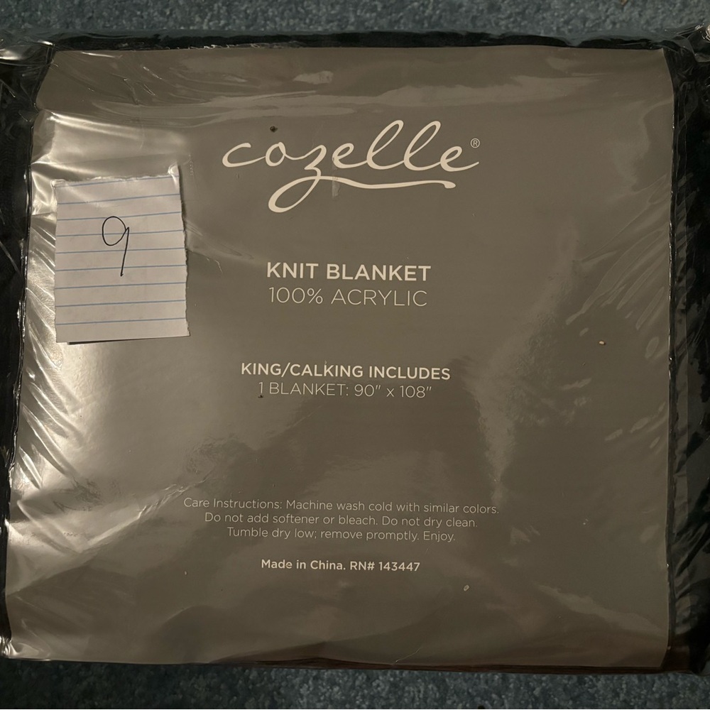 Cozelle Knit Blanket 100% Acrylic